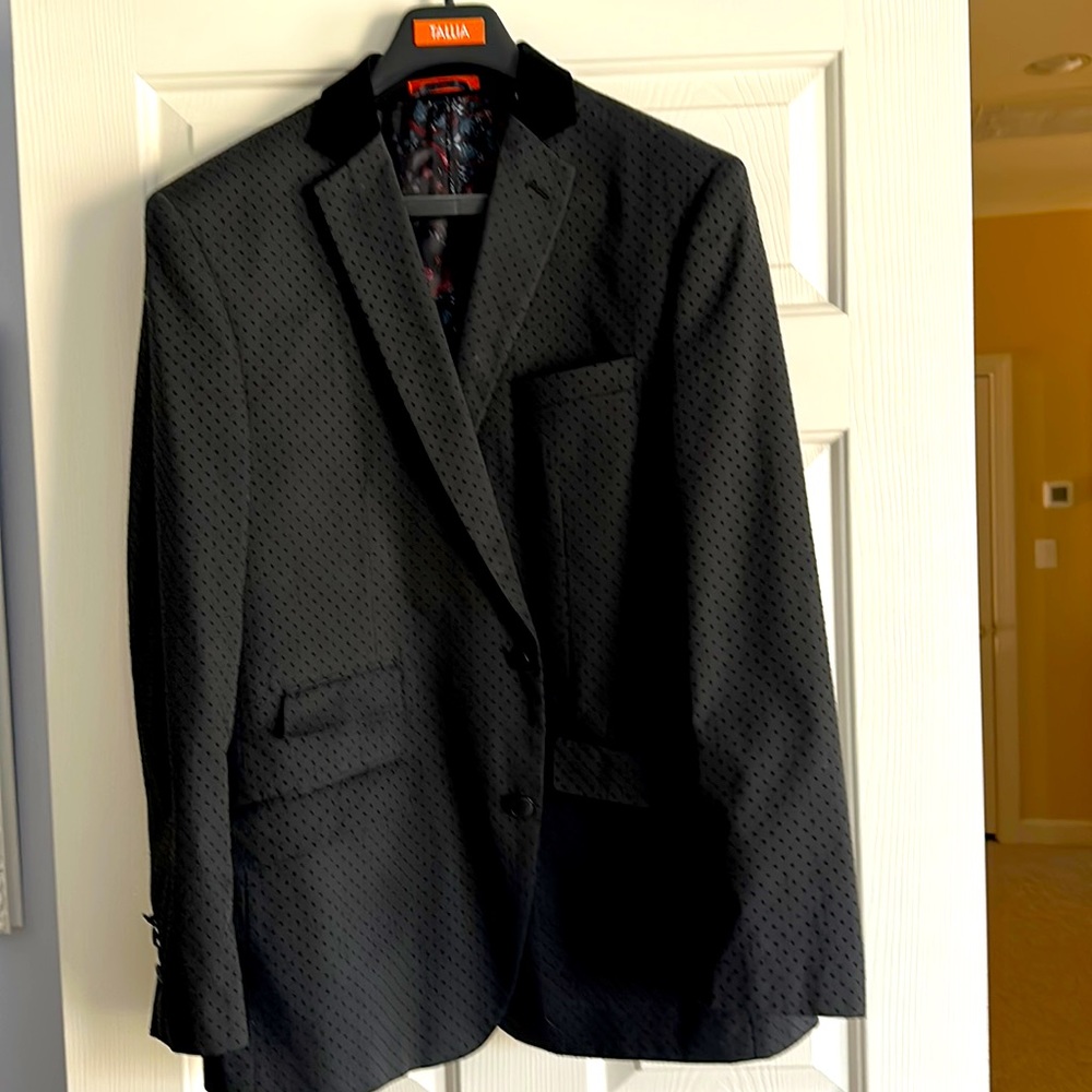 Men’s sports jacket. Unusual velvet pin-dot fabric and velvet collar.